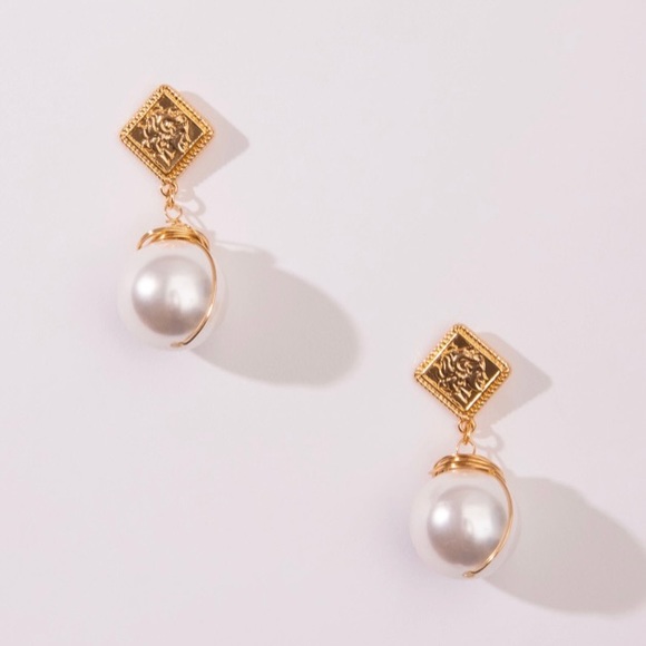 SOLD 8 Other Reasons x Jenn Im Jinju earrings - Picture 2 of 3